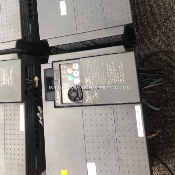 MITSUBISHI FR-E740-5.5K-CHT - Image 2