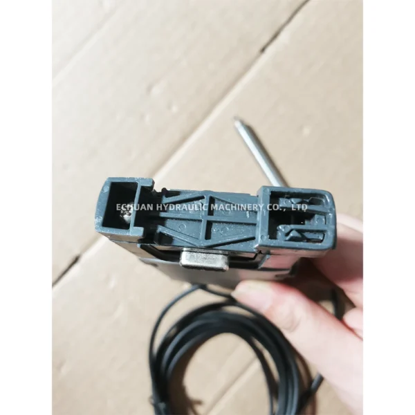 AMETEK DW10P orbit Solartron DT10S displacement senso - Image 2