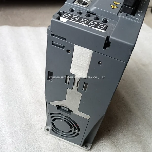 INOVANCE  IS500AS5R5I-112 Servo Drive - Image 4