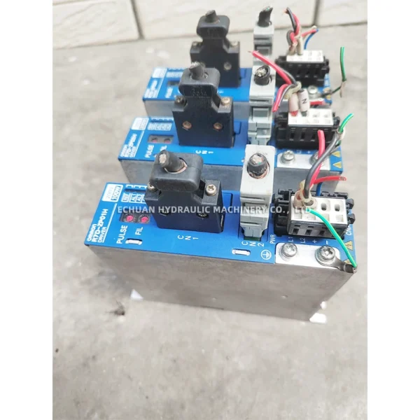OMRON R7D-ZP02H 220V Servo Drive - Image 2